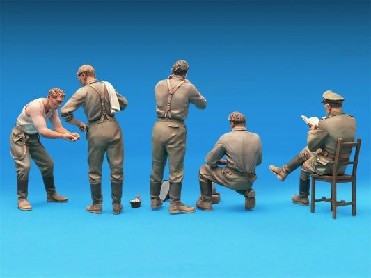 Немецкие солдаты на отдыхе детальное изображение Фигуры 1/35 Фигуры