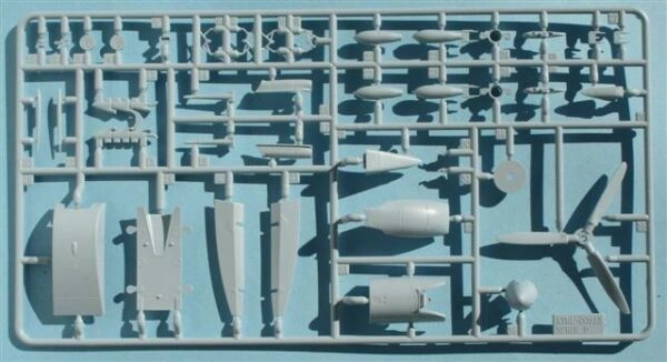 Збірна модель 1/48 набір Supermarine Spitfire Mk.Vb Messerschmitt Bf109E Dogfight Airfix A50160 детальное изображение Самолеты 1/48 Самолеты