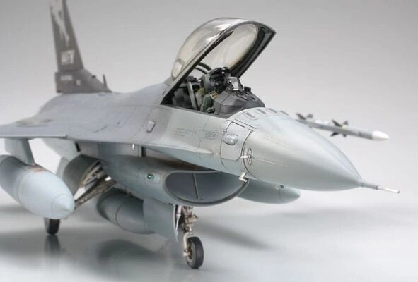 Збірна модель 1/48 Літак Lockheed Martin F-16C [BLOCK 25/32] Fighting Falcon ANG Tamiya 61101 детальное изображение Самолеты 1/48 Самолеты