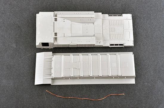 Збірна модель 1/35 ЗРК S-300V 9A83 Trumpeter 09519 детальное изображение Зенитно ракетный комплекс Военная техника