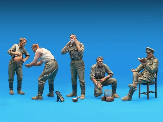 Немецкие солдаты на отдыхе детальное изображение Фигуры 1/35 Фигуры