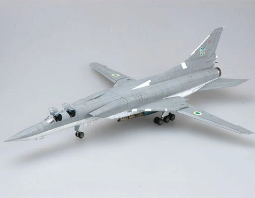 Збірна модель 1/72 Стратегічний бомбардувальник Ту-22М3 Backfire C Trumpeter 01656 детальное изображение Самолеты 1/72 Самолеты
