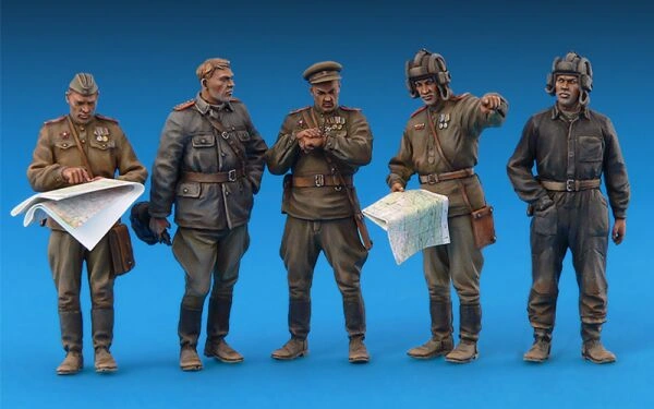 Радянські офіцери на польовій нараді детальное изображение Фигуры 1/35 Фигуры
