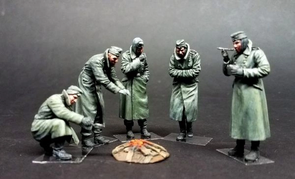 НІМЕЦЬКІ СОЛДАТИ (ЗИМА 1941-42р.) детальное изображение Фигуры 1/35 Фигуры
