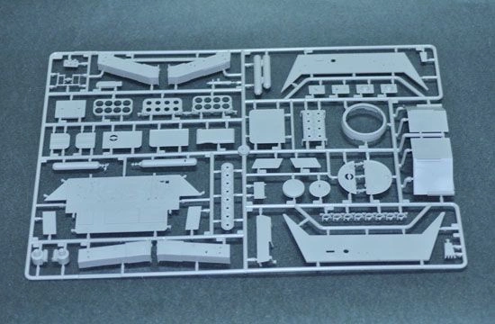 Сборная модель Советского танка SU-100 детальное изображение Бронетехника 1/16 Бронетехника