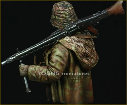 Погруддя. Стрілець Ваффен СС MG42 Арденни, 1944 р. детальное изображение Фигуры 1/10 Фигуры