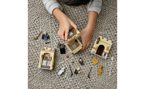 Конструктор LEGO Harry Potter Хогвартс: первый урок полётов 76395 детальное изображение Harry Potter Lego