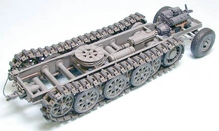 Збірна модель 1/35 Німецький 18-тонний важкий напівгусеничний бронетранспортер FAMO Tamiya 35239 детальное изображение Бронетехника 1/35 Бронетехника