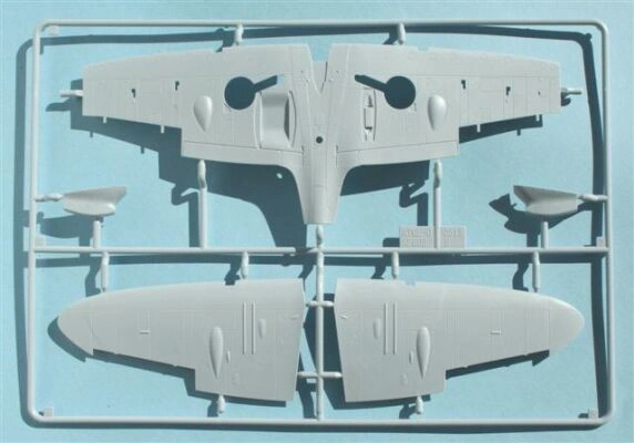 Збірна модель 1/48 набір Supermarine Spitfire Mk.Vb Messerschmitt Bf109E Dogfight Airfix A50160 детальное изображение Самолеты 1/48 Самолеты