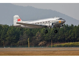 Scale model 1/48 Transport aircraft DC-3 (Two Airlines Uprising) Trumpeter 05813